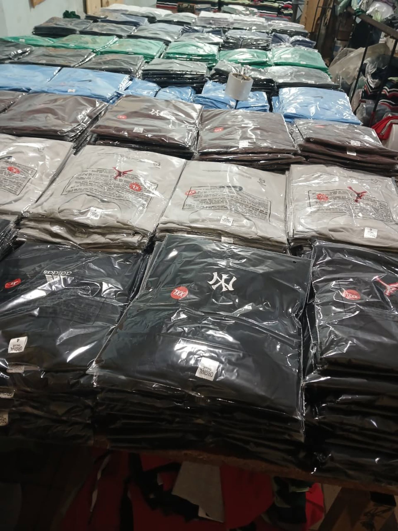 Remeras bordadas de hombre